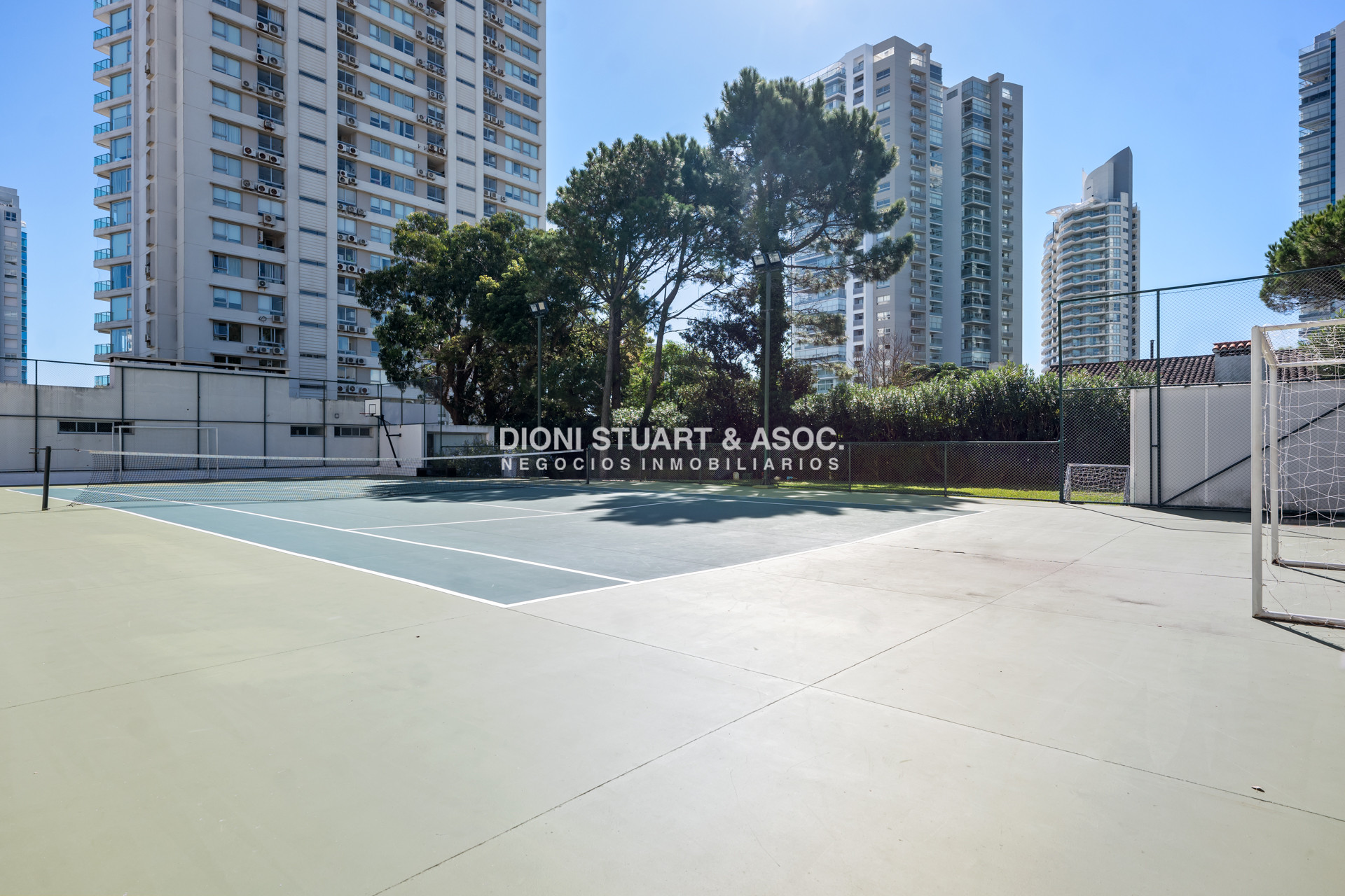 Apartamento ID.938 - GALA TOWER DEPARTAMENTO ESQUINERO 3 DORMITORIOS VISTA AL MAR - PLAYA MANSA - CON PARRILLERO