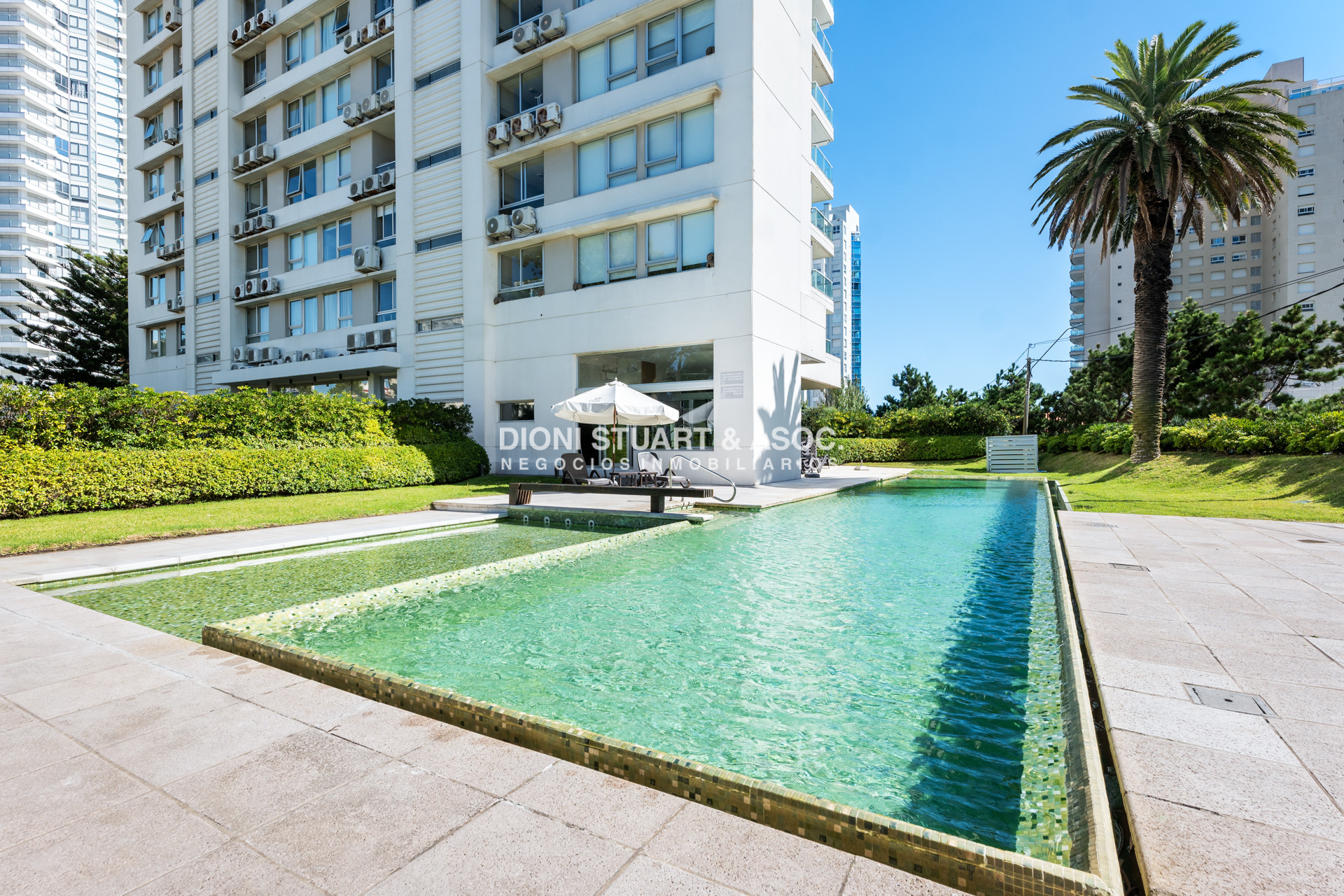 Apartamento ID.938 - GALA TOWER DEPARTAMENTO ESQUINERO 3 DORMITORIOS VISTA AL MAR - PLAYA MANSA - CON PARRILLERO