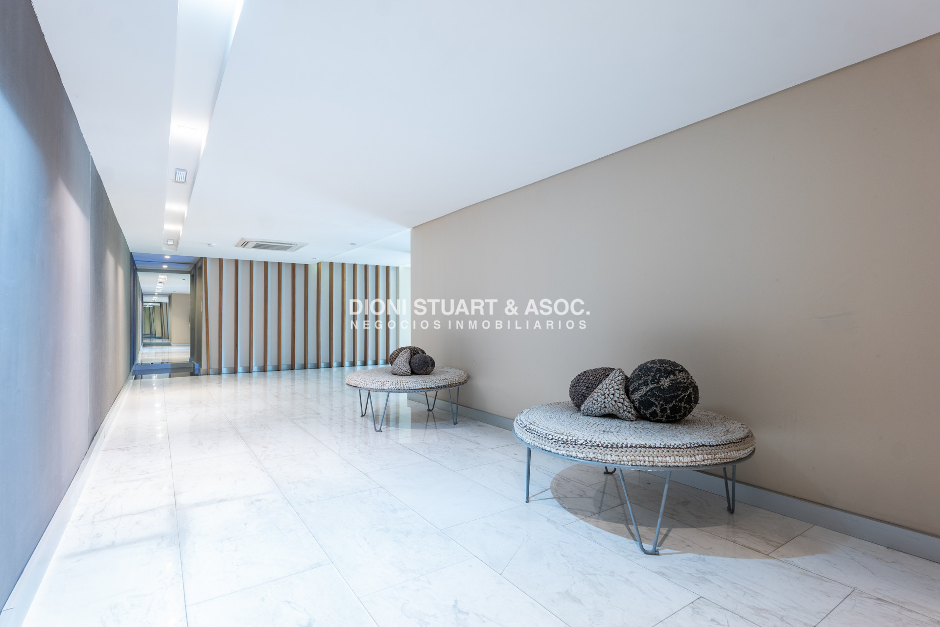 Apartamento ID.1017 - APARTAMENTO EN VENTA - PLAYA MANSA - LUMIERE - ESQUIENRO - 3 DORM + DEP. SERV