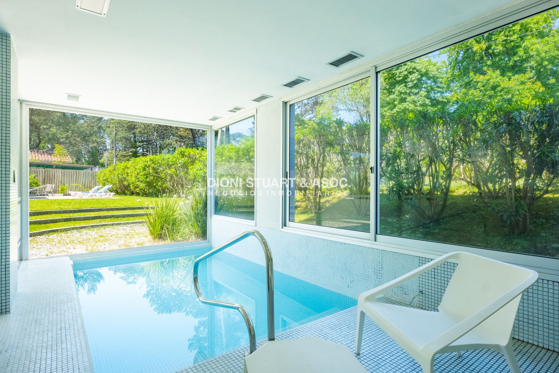 Apartamento ID.820 - APARTAMENTO EN VENTA EN PLAYA MANSA DE 2 DORMITORIOS CON PARRILLERO