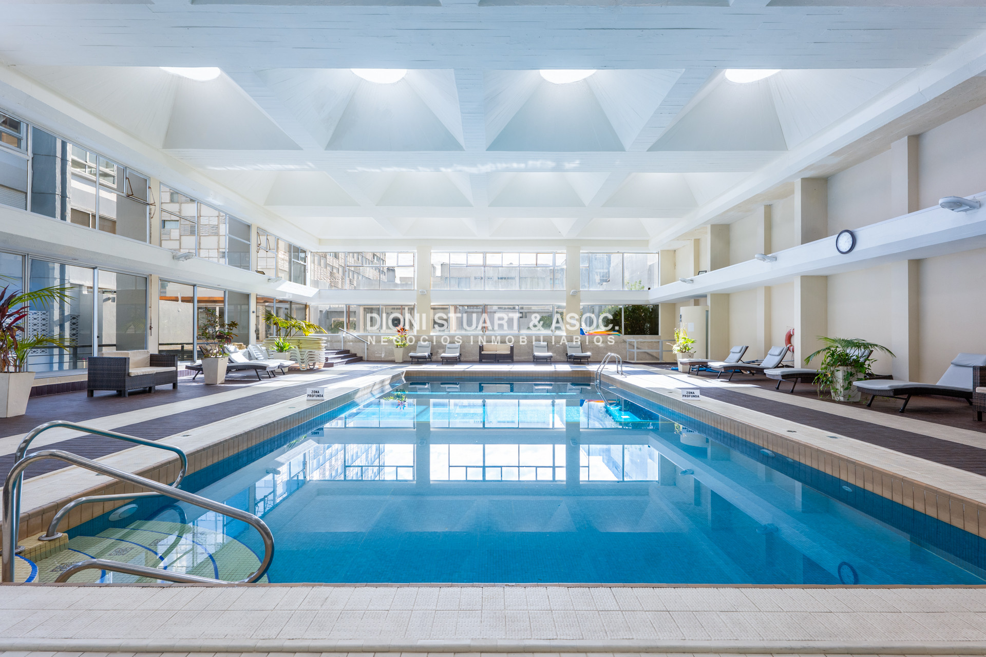 Apartamento ID.962 - APARTAMENTO EN VENTA 2 DORMITORIOS RECICLADO EN EDIFICIO VAN GOOGH - PENINSULA PUNTA DEL ESTE