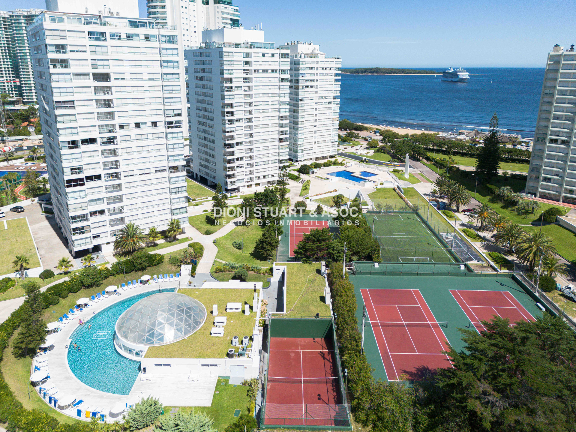 Apartamento ID.922 - PENT HOUSE DUPLEX EN LA MANSA - 4 DORM Y DEP - COMPLEJO LINCOLN CENTER - TORRE WILSON