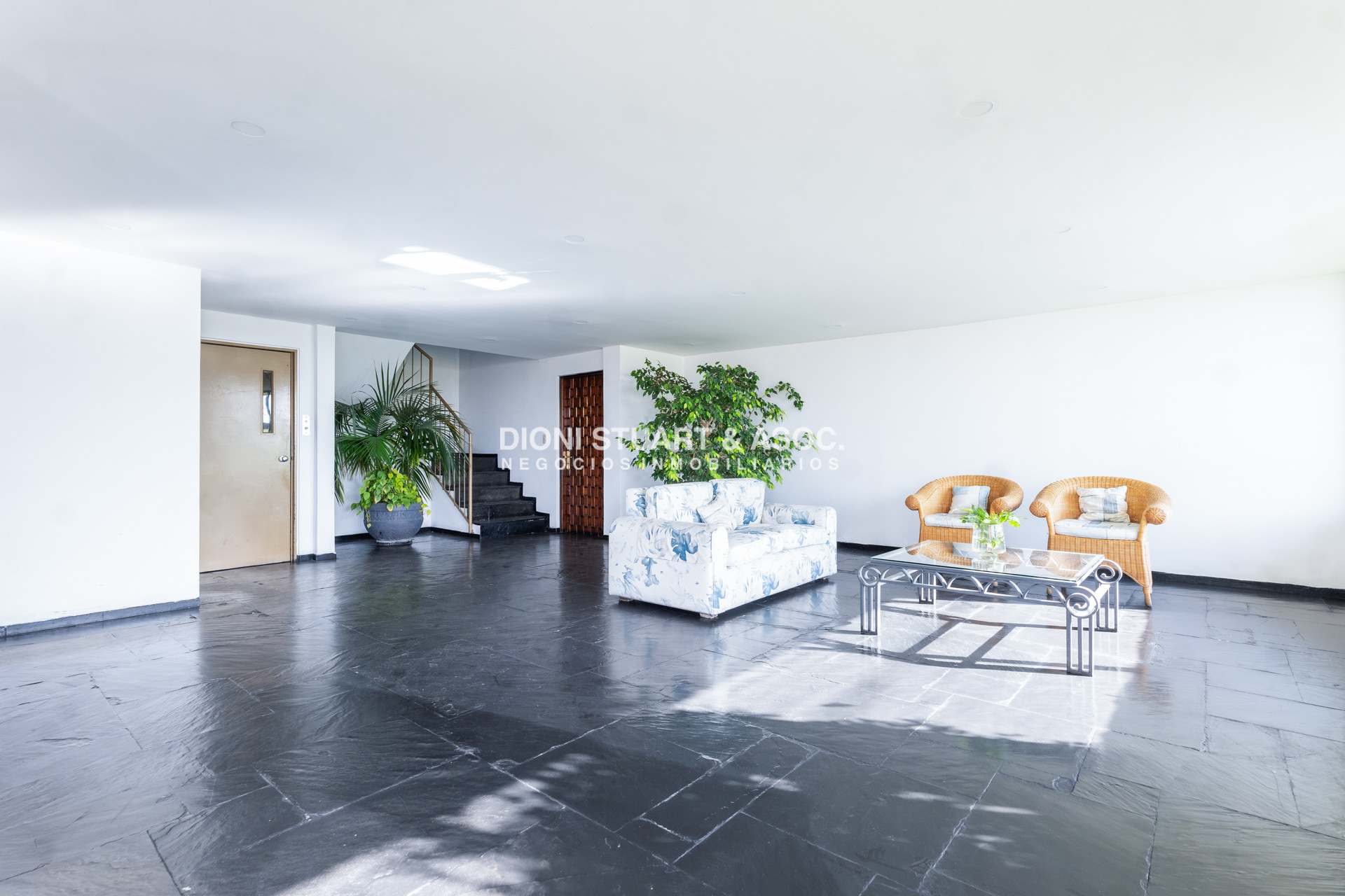 Apartamento ID.1124 - VENTA APRTAMENTO 3 DORMITORIOS PLAYA MANSA - EDIFICIO CIVITAVECCHIA