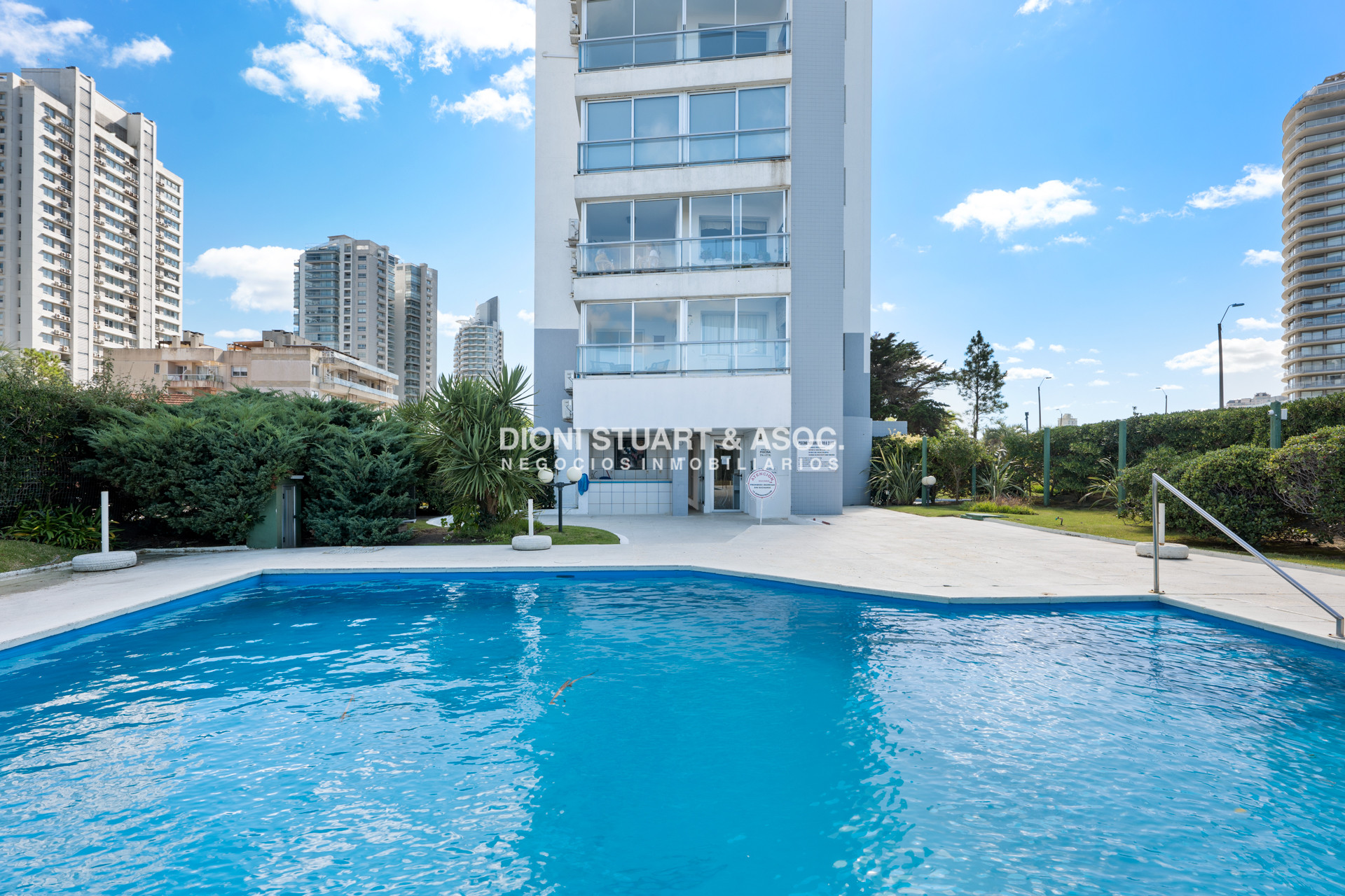 Apartamento ID.940 - DEPARTAMENTO EN VENTA CON PARRILLERO 3 DORMITORIOS RECICLADO - EDIFICIO CAP BRETON - PLAYA MANSA