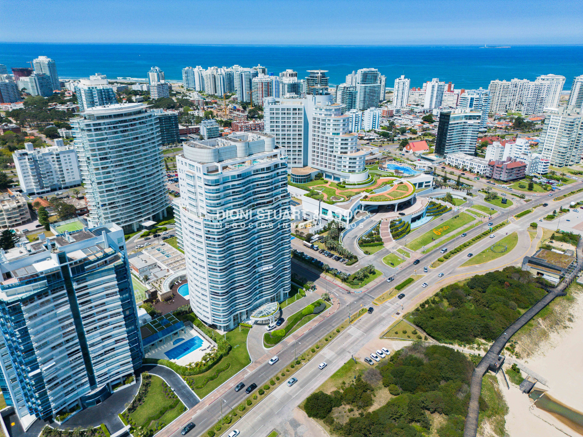 Apartamento ID.949 - DEPARTAMENTO ESQUINERO EN VENTA EN MILLENIUM TOWER PLAYA MANSA - 3 DORMITORIOS EN SUITE + DEPENDENCIA