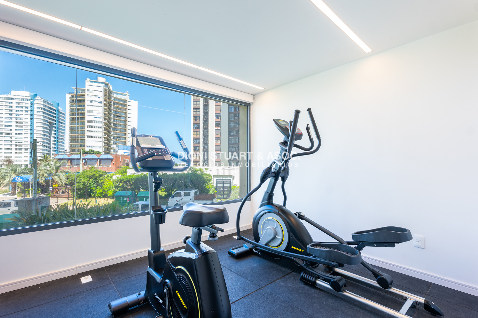 Apartamento ID.867 - APARTAMENTO EN PLAYA BRAVA PUNTA DEL ESTE - 2 DORMITORIOS - EDIF. SIGLO SOL II - BAJAS EXPENSAS