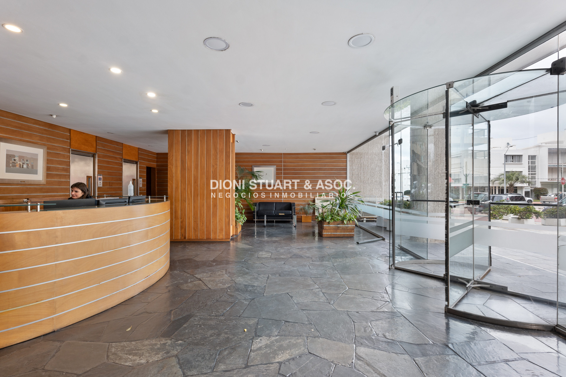 Apartamento ID.681 - Apartamento En Venta - En Gorlero - Peninsula - 2 Dormitorios - Edificio Michelangelo