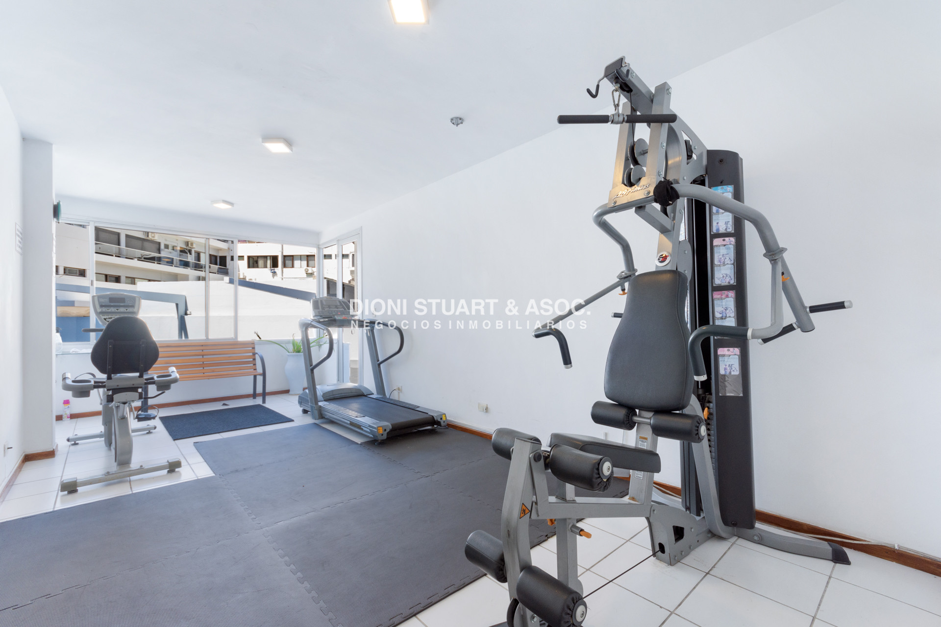 Apartamento ID.455 - Apartamento 1 Dormitorio en Venta! Punta del Este! Excelente Ubicación y Sol! Piscina, Terraza y Cochera!