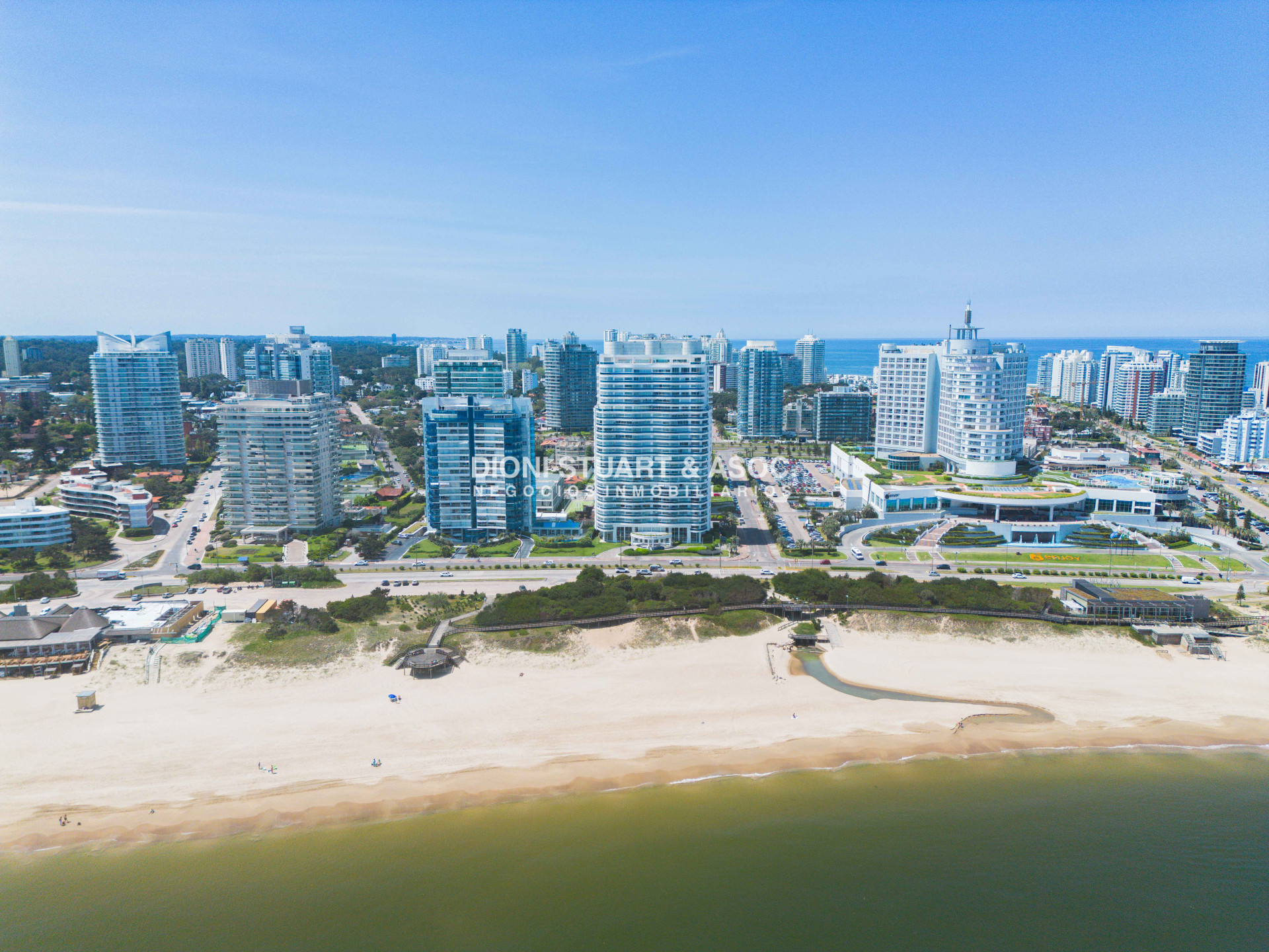 Apartamento ID.949 - DEPARTAMENTO ESQUINERO EN VENTA EN MILLENIUM TOWER PLAYA MANSA - 3 DORMITORIOS EN SUITE + DEPENDENCIA