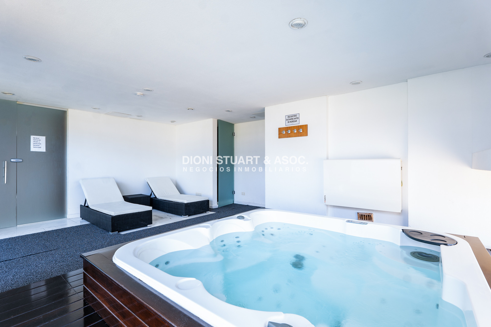 Apartamento ID.1017 - APARTAMENTO EN VENTA - PLAYA MANSA - LUMIERE - ESQUIENRO - 3 DORM + DEP. SERV
