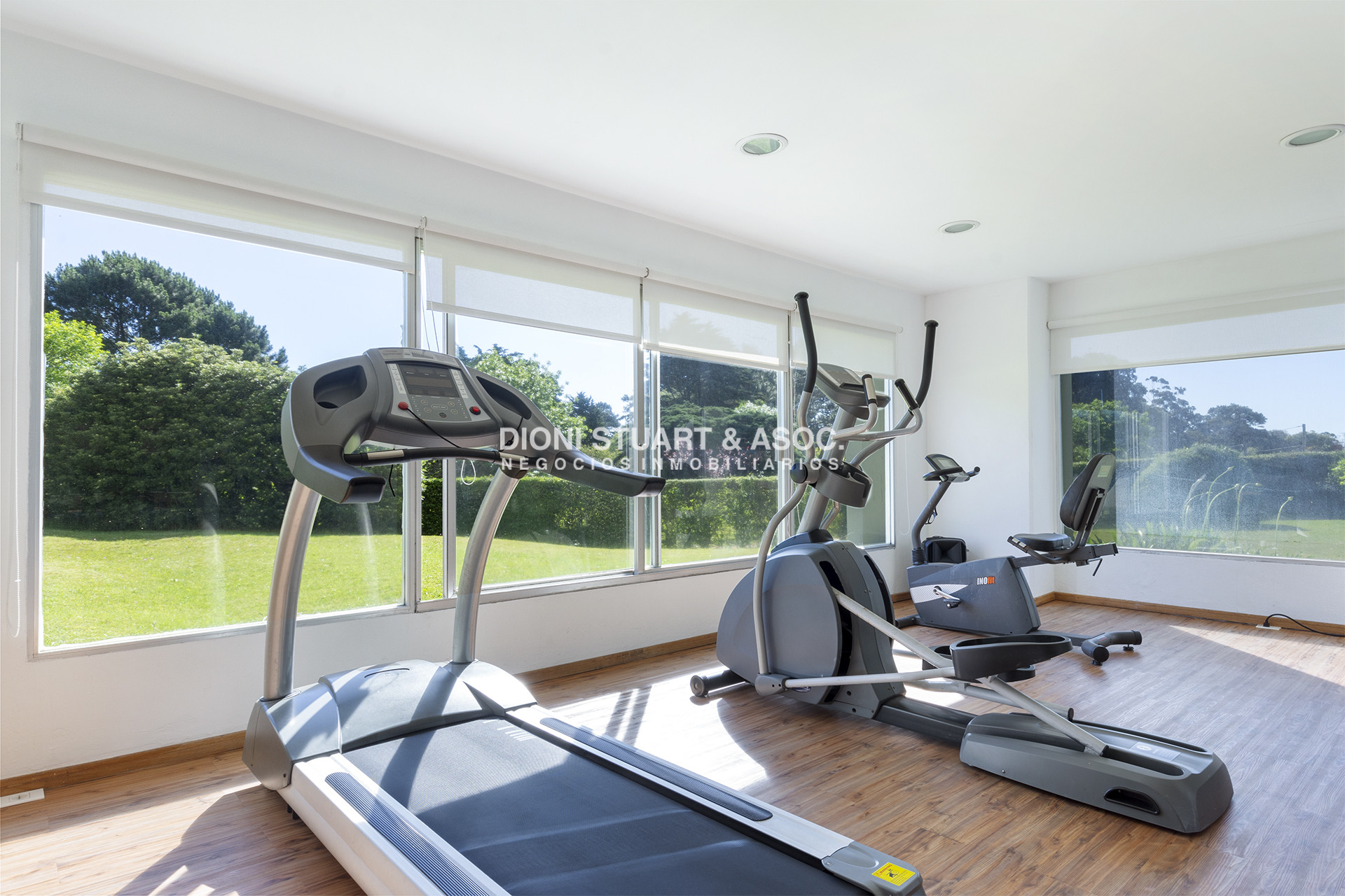 Apartamento ID.903 - DEPARTAMENTO EN ROOSEVELT - 2 DORMITORIOS - RECICLADO - CON VISTA - PARQUEMAR R