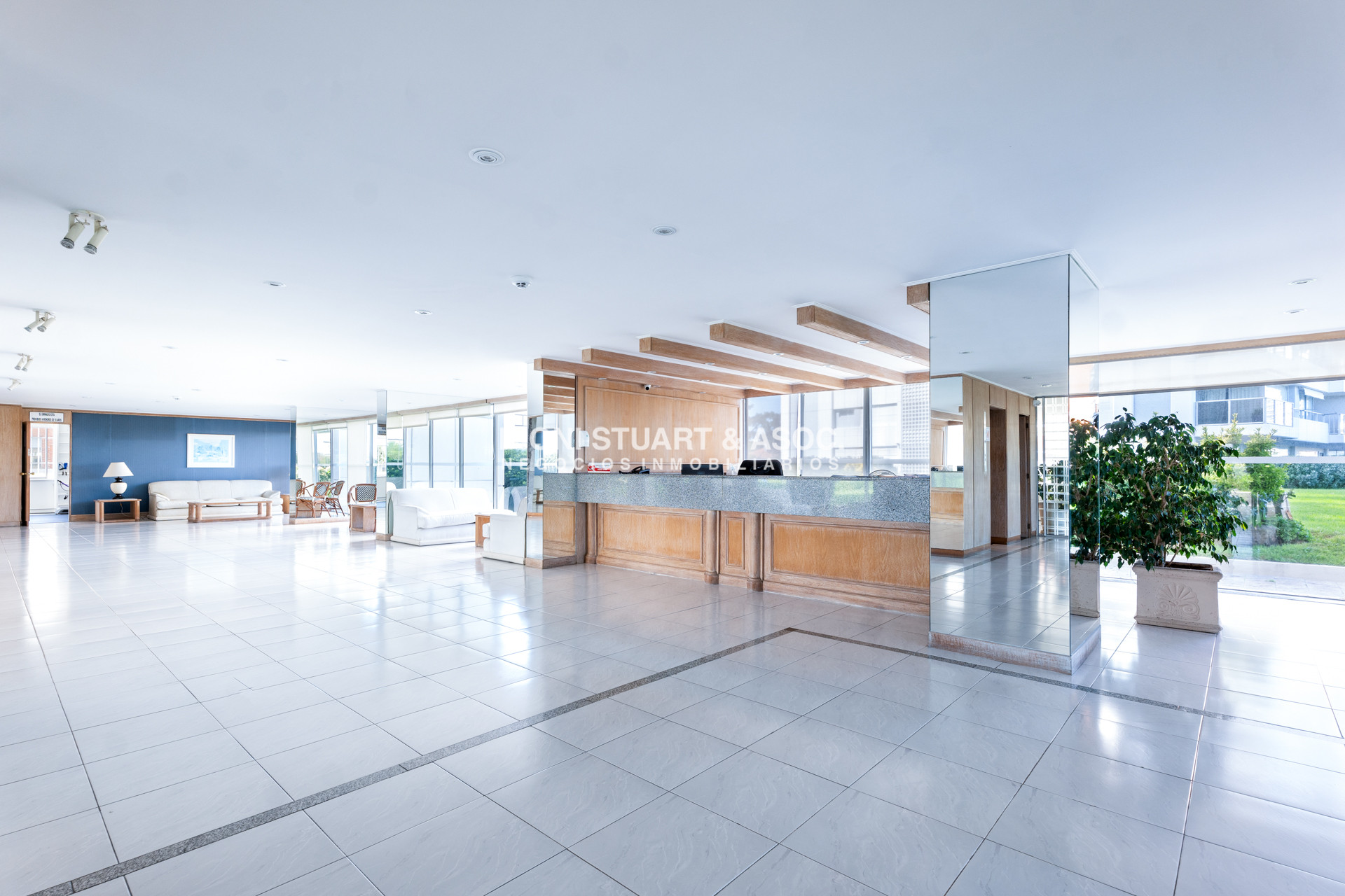 Apartamento ID.935 - DEPARTAMENTO EN VENTA FRENTE AL MAR DE 2 DORMITORIOS Y DEPENDENCIA DE SERVICIO RECICLADO EN TUNQUELEN I - PRIMERA LINEA PLAYA MANSA