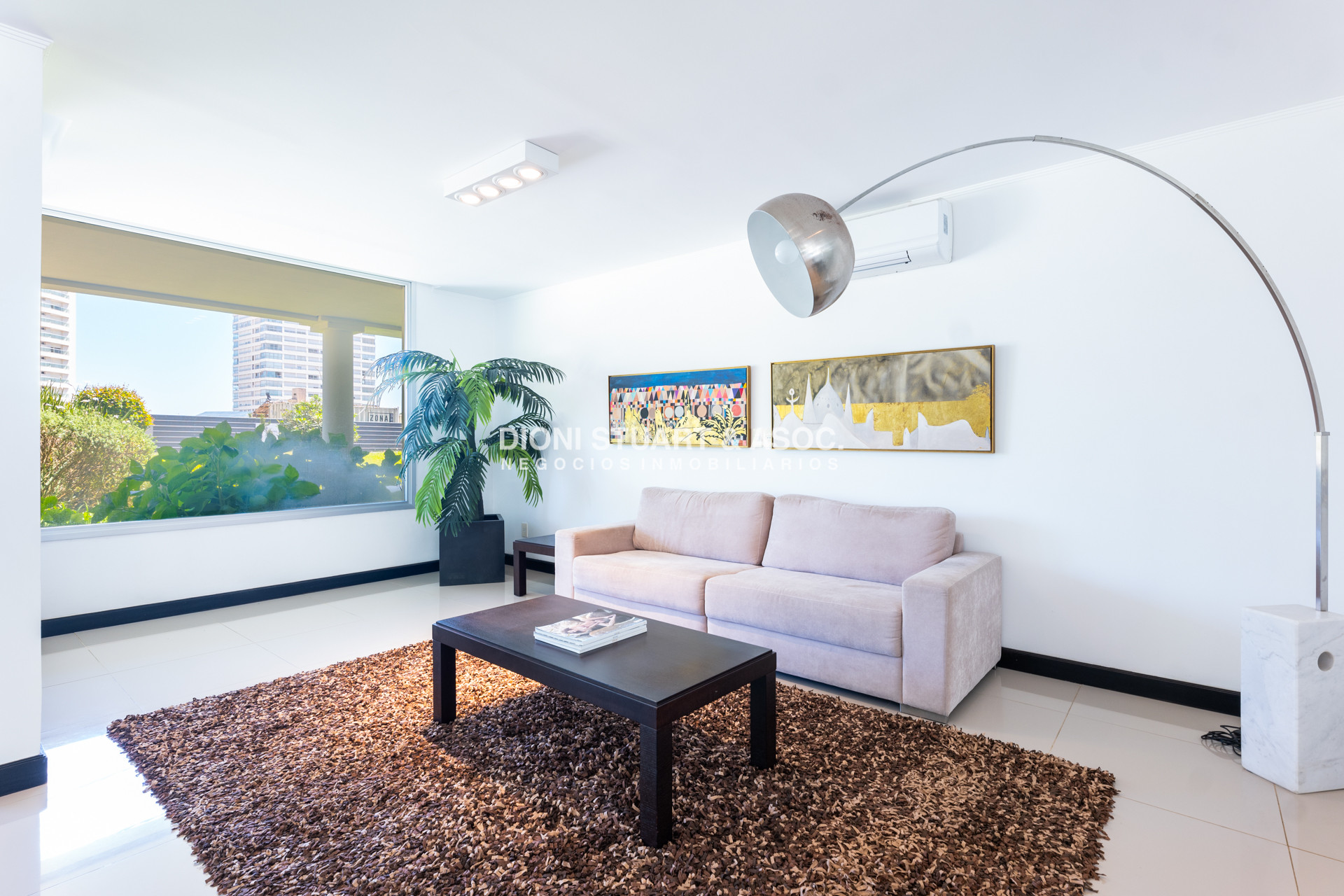 Apartamento ID.820 - APARTAMENTO EN VENTA EN PLAYA MANSA DE 2 DORMITORIOS CON PARRILLERO