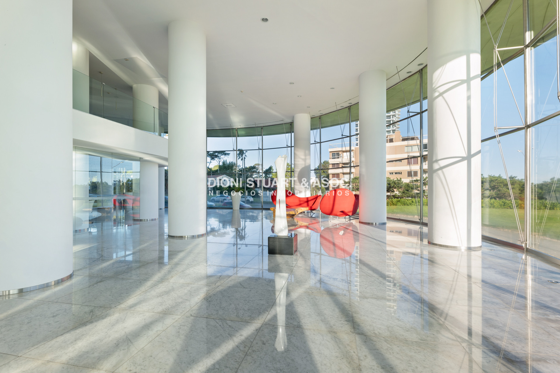 Apartamento ID.910 - DEPARTAMENTO DUPLEX EN AQUARELA - PLAYA MANSA - 4 DORM EN SUITE + DEPENDENCIA