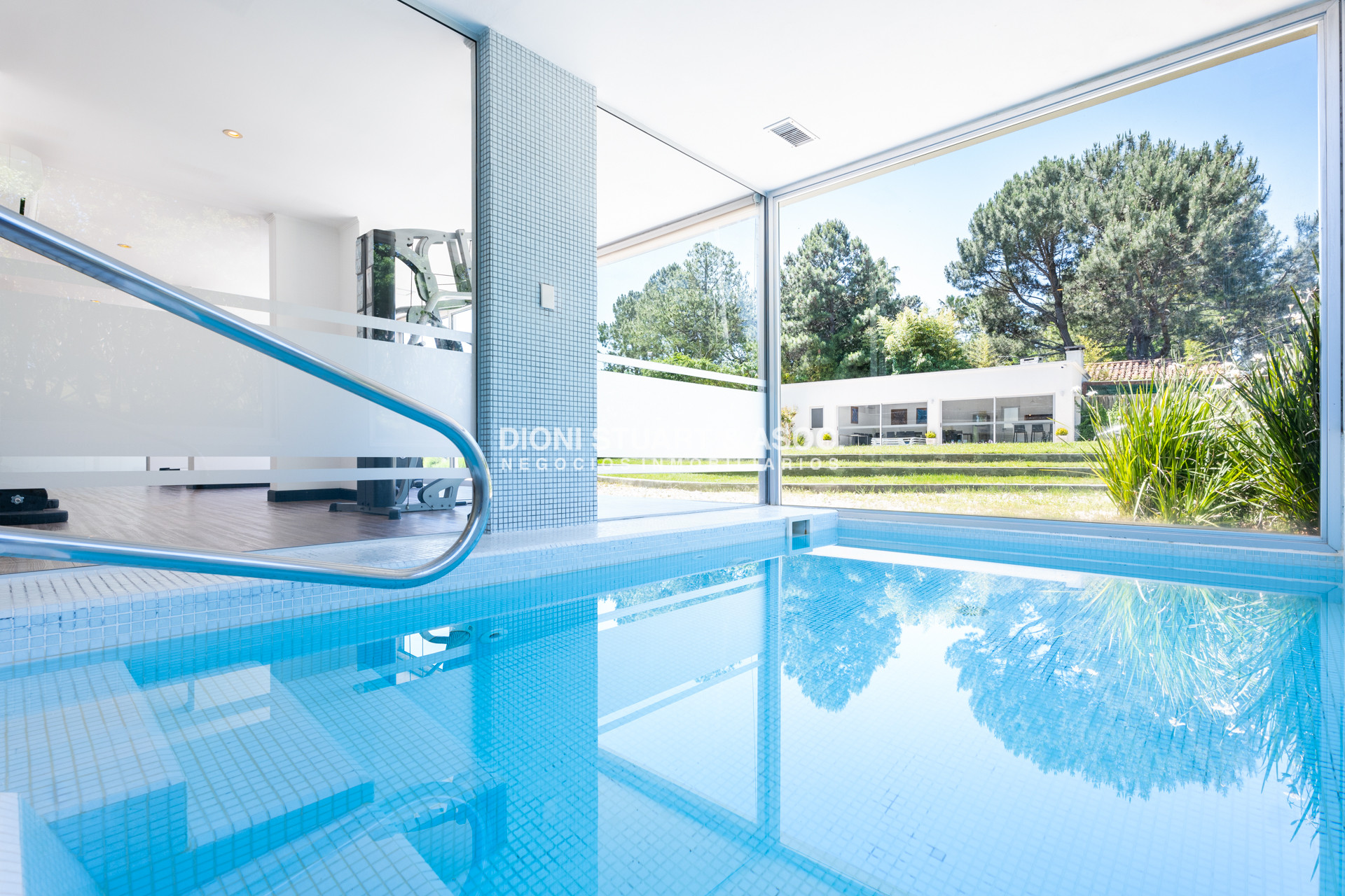 Apartamento ID.820 - APARTAMENTO EN VENTA EN PLAYA MANSA DE 2 DORMITORIOS CON PARRILLERO