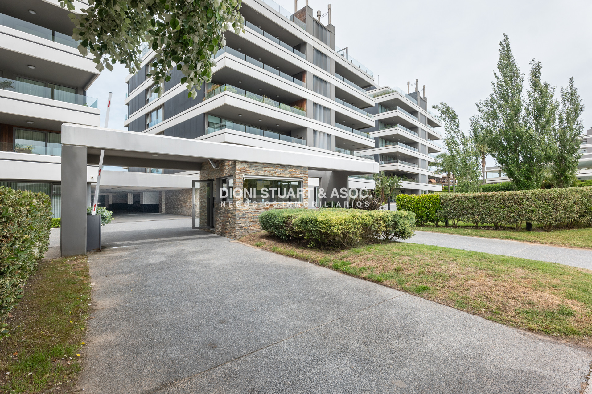 Apartamento ID.874 - Tiburon Terrazas Barra SS - Semi piso con piscina