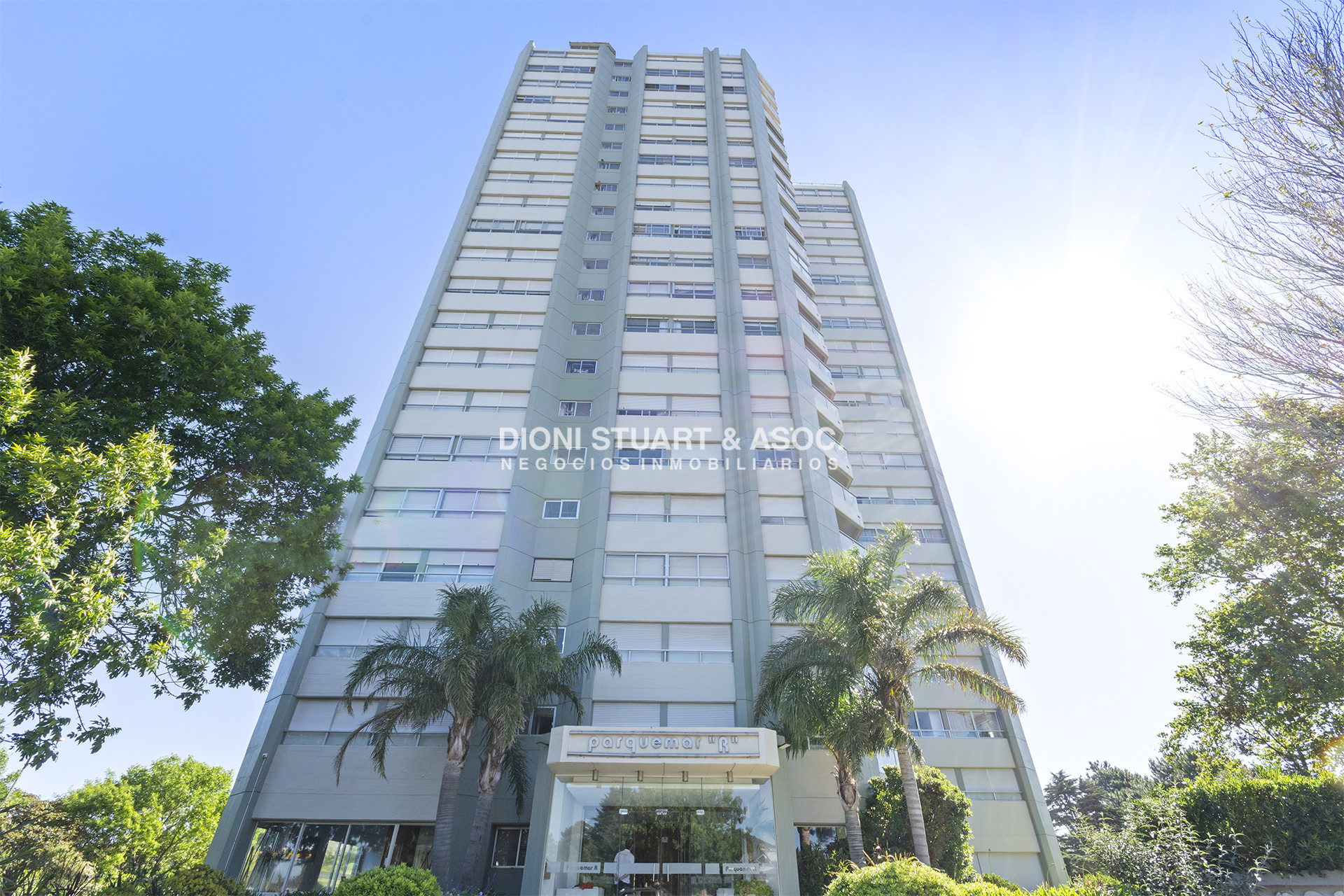 Apartamento ID.903 - DEPARTAMENTO EN ROOSEVELT - 2 DORMITORIOS - RECICLADO - CON VISTA - PARQUEMAR R