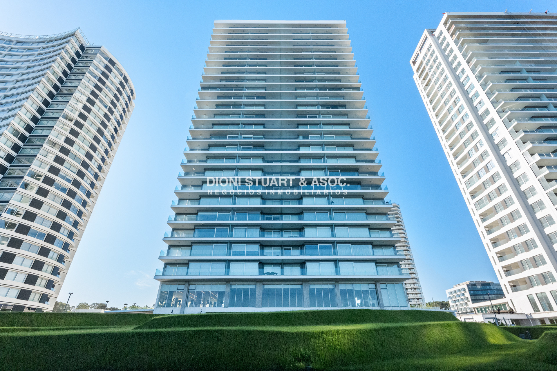 Apartamento ID.829 - DEPARTAMENTO EN VENTA EN LE PARC III UNIFICADO - IMPONENTE