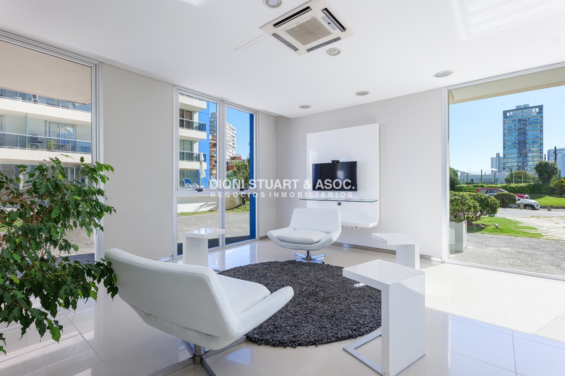 Apartamento ID.516 - APARTAMENTO EN VENTA EN PUNTA DEL ESTE - 2 DORMITORIOS - MODERNO - CERCA DEL MAR - EDIFICIO ARENAS DEL MAR