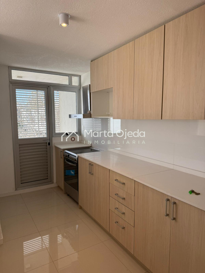 Apartamento ID.41192 - Amplio apartamento de 3 dormitorios y 2 baños, ideal para vivir todo el año o para renta.