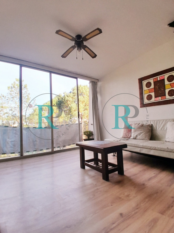 Apartamento ID.2760 - Apartamento en venta de 1 dormitorio y medio. Playa mansa. Punta del Este.