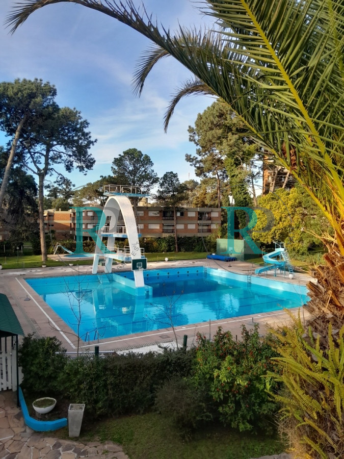 Apartamento ID.2760 - Apartamento en venta de 1 dormitorio y medio. Playa mansa. Punta del Este.