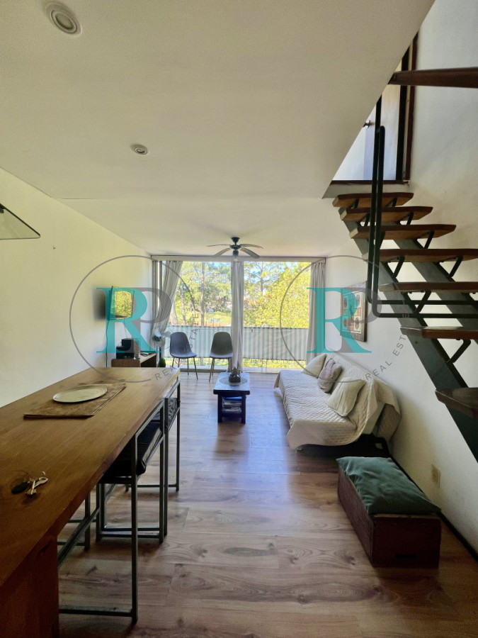 Apartamento ID.2760 - Apartamento en venta de 1 dormitorio y medio. Playa mansa. Punta del Este.