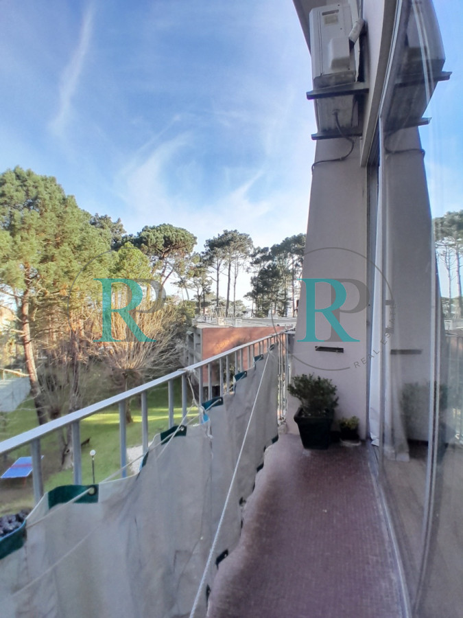 Apartamento ID.2760 - Apartamento en venta de 1 dormitorio y medio. Playa mansa. Punta del Este.