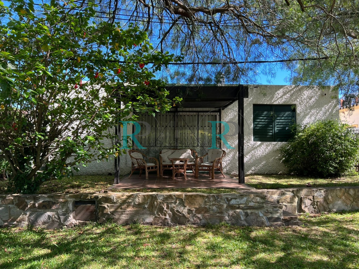 Casa ID.2539 - Se vende casa, en excelente ubicación.
