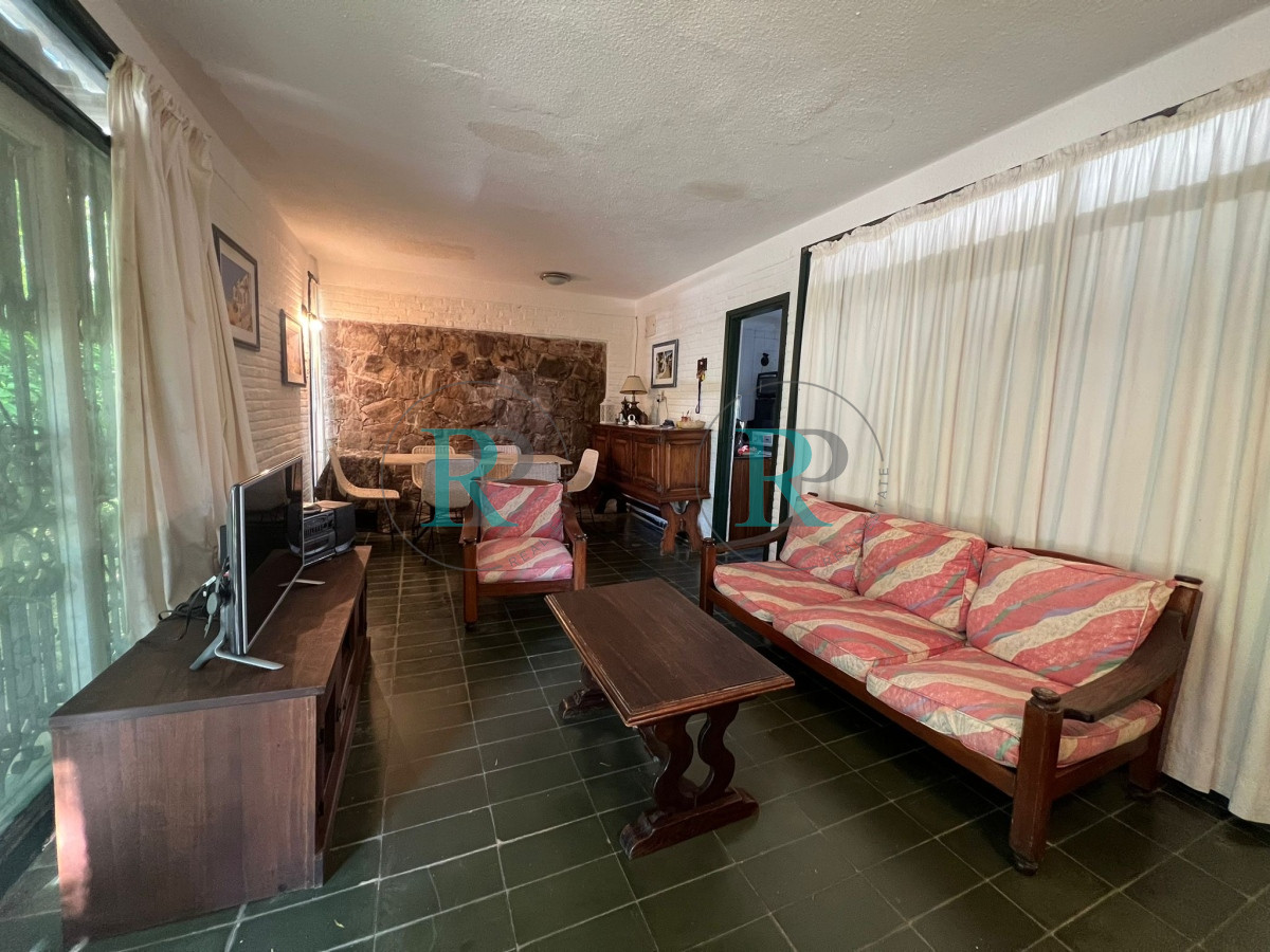 Casa ID.2539 - Se vende casa, en excelente ubicación.