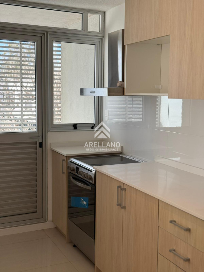Apartamento ID.5616 - Venta apartamento de 3 dormitorios y 2 baños, ideal para vivir todo el año o para renta.