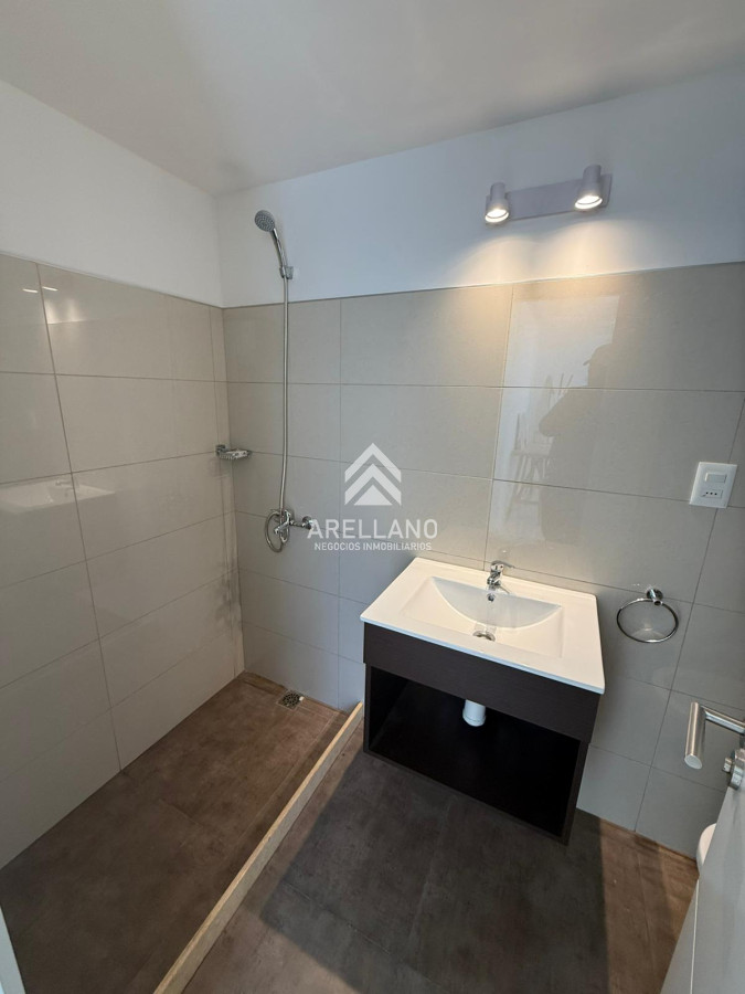Apartamento ID.5616 - Venta apartamento de 3 dormitorios y 2 baños, ideal para vivir todo el año o para renta.