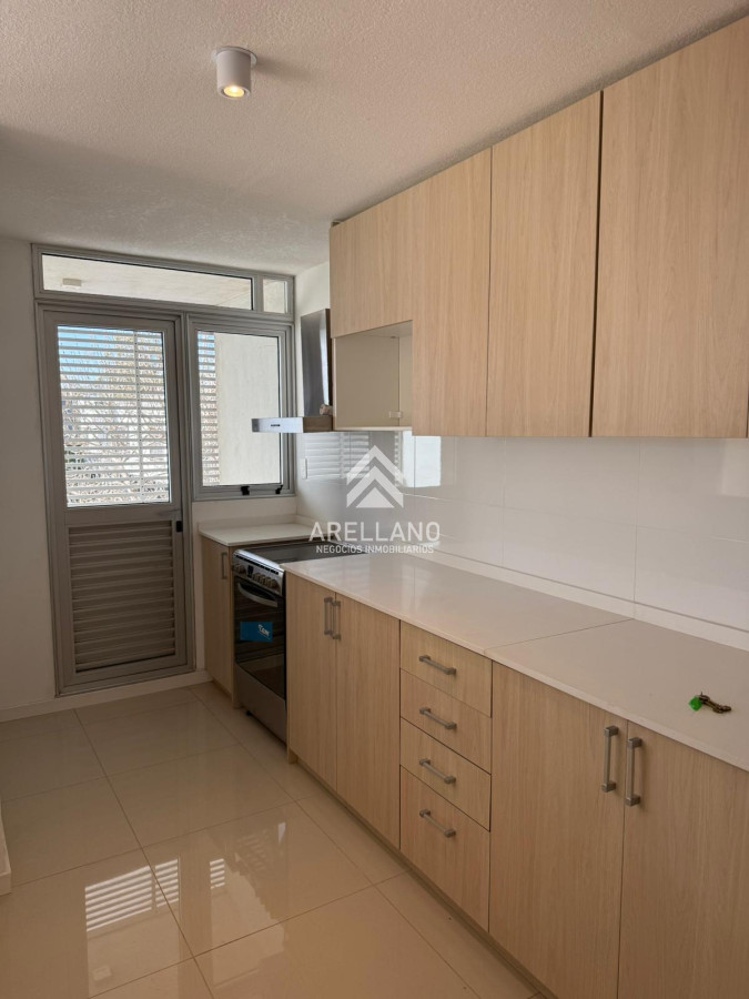 Apartamento ID.5616 - Venta apartamento de 3 dormitorios y 2 baños, ideal para vivir todo el año o para renta.