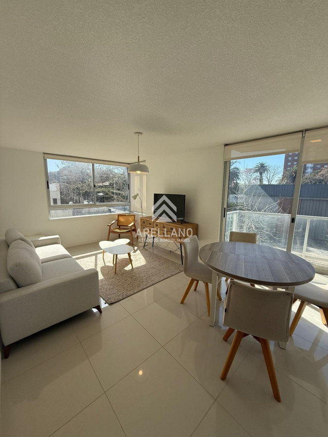 Apartamento ID.5616 - Venta apartamento de 3 dormitorios y 2 baños, ideal para vivir todo el año o para renta.