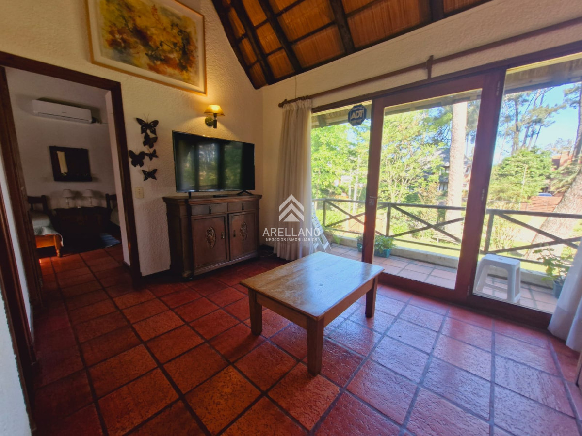 Casa ID.5375 - Venta y alquiler de verano. Amplia casa en Pinares. Con cancha de paddle.