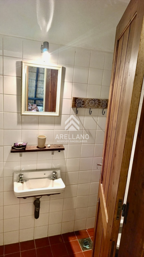 Casa ID.5375 - Venta y alquiler de verano. Amplia casa en Pinares. Con cancha de paddle.