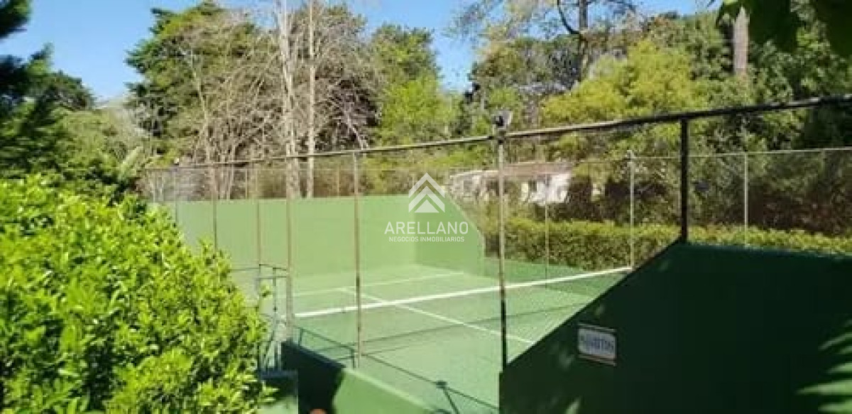 Casa ID.5375 - Venta y alquiler de verano. Amplia casa en Pinares. Con cancha de paddle.