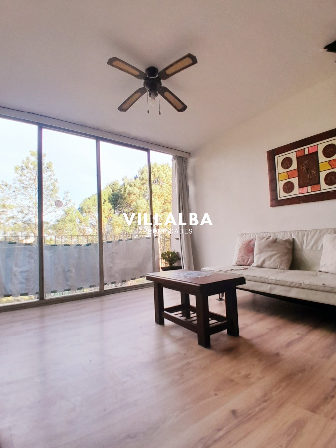 Apartamento ID.4484 - Apartamento en venta de 1 dormitorio y medio. Playa mansa. Punta del Este.
