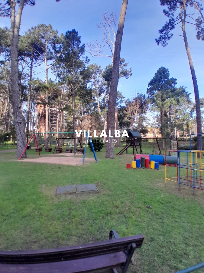 Apartamento ID.4484 - Apartamento en venta de 1 dormitorio y medio. Playa mansa. Punta del Este.