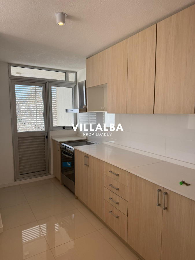 Apartamento ID.4014 - Amplio apartamento de 3 dormitorios y 2 baños, ideal para vivir todo el año o para renta.