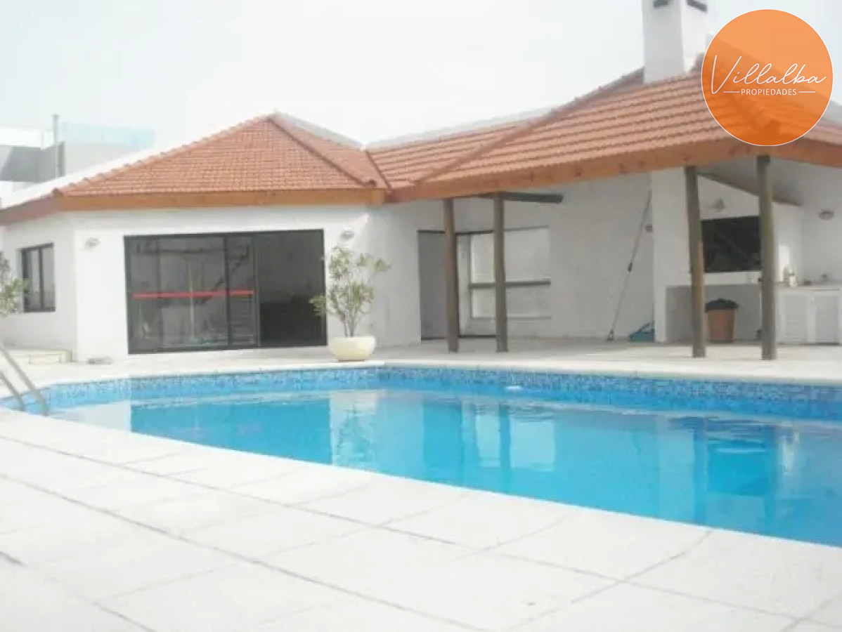 Apartamento ID.3489 - Oportunidad, apartamento en venta de 3 amplios dormitorios con garaje, en Punta del Este. 