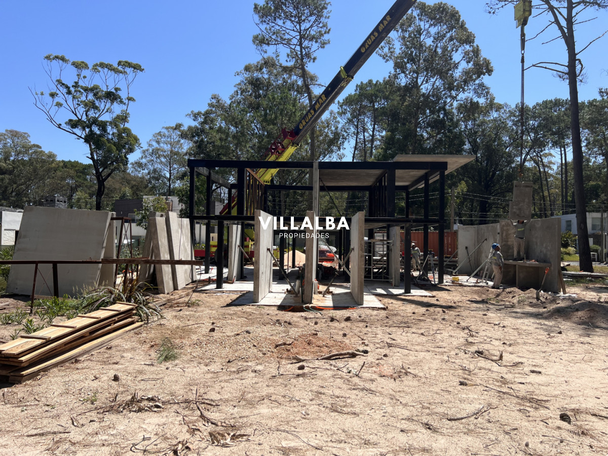 Casa ID.3997 - Casa en venta en Solanas Country, construcción de hormigón armado, con piscina. 