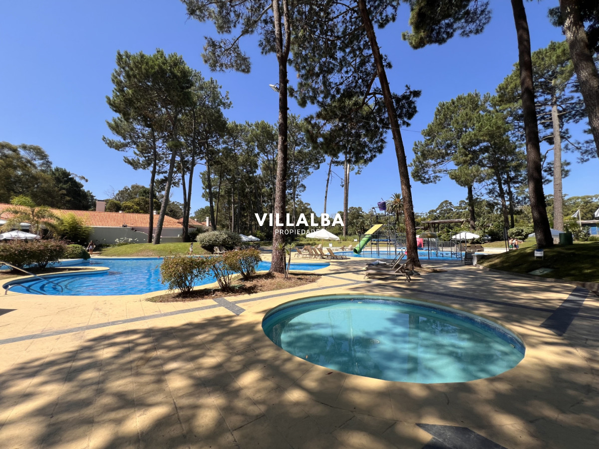 Casa ID.3997 - Casa en venta en Solanas Country, construcción de hormigón armado, con piscina. 