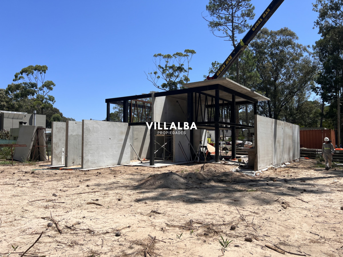 Casa ID.3997 - Casa en venta en Solanas Country, construcción de hormigón armado, con piscina. 