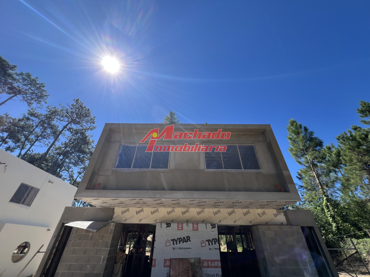 Casa a estrenar en Pinares, proyecto en obra, precio lanzamiento. Punta del Este - MCH13434C