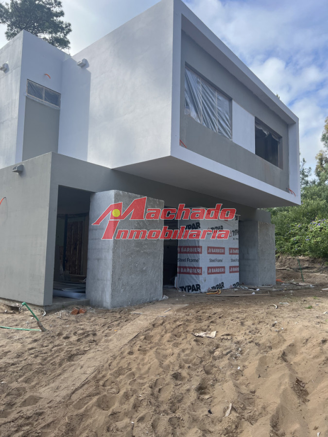 Casa a estrenar en Pinares. Punta del Este