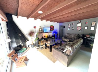 Casa nueva, casi a estrenar, en Jardines de Córdoba. PUNTA DEL ESTE 