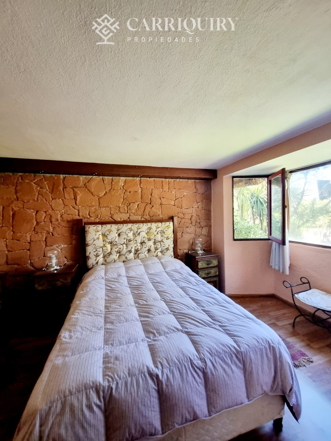 Casa ID.9478/OPORTUNIDAD-CASA-EN-VENTA-4-DORMITORIOS-EN-BARRIO-CANTEGRIL- - Amplia casa de construcción tradicional, EN VENTA! 4 dormitorios. Piscina y 2 barbacoas.