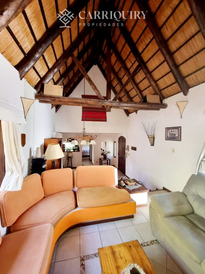Casa ID.9478/OPORTUNIDAD-CASA-EN-VENTA-4-DORMITORIOS-EN-BARRIO-CANTEGRIL- - Amplia casa de construcción tradicional, EN VENTA! 4 dormitorios. Piscina y 2 barbacoas.