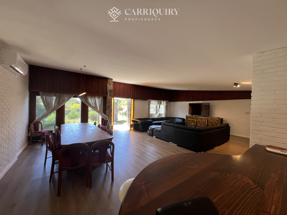 Casa ID.9500/Casa-en-alquiler-4-dormitorios-con-piscina-en-Montoya - Amplia casa en Cantegril, Punta del Este. 509m2 construidos y 2000 de terreno.